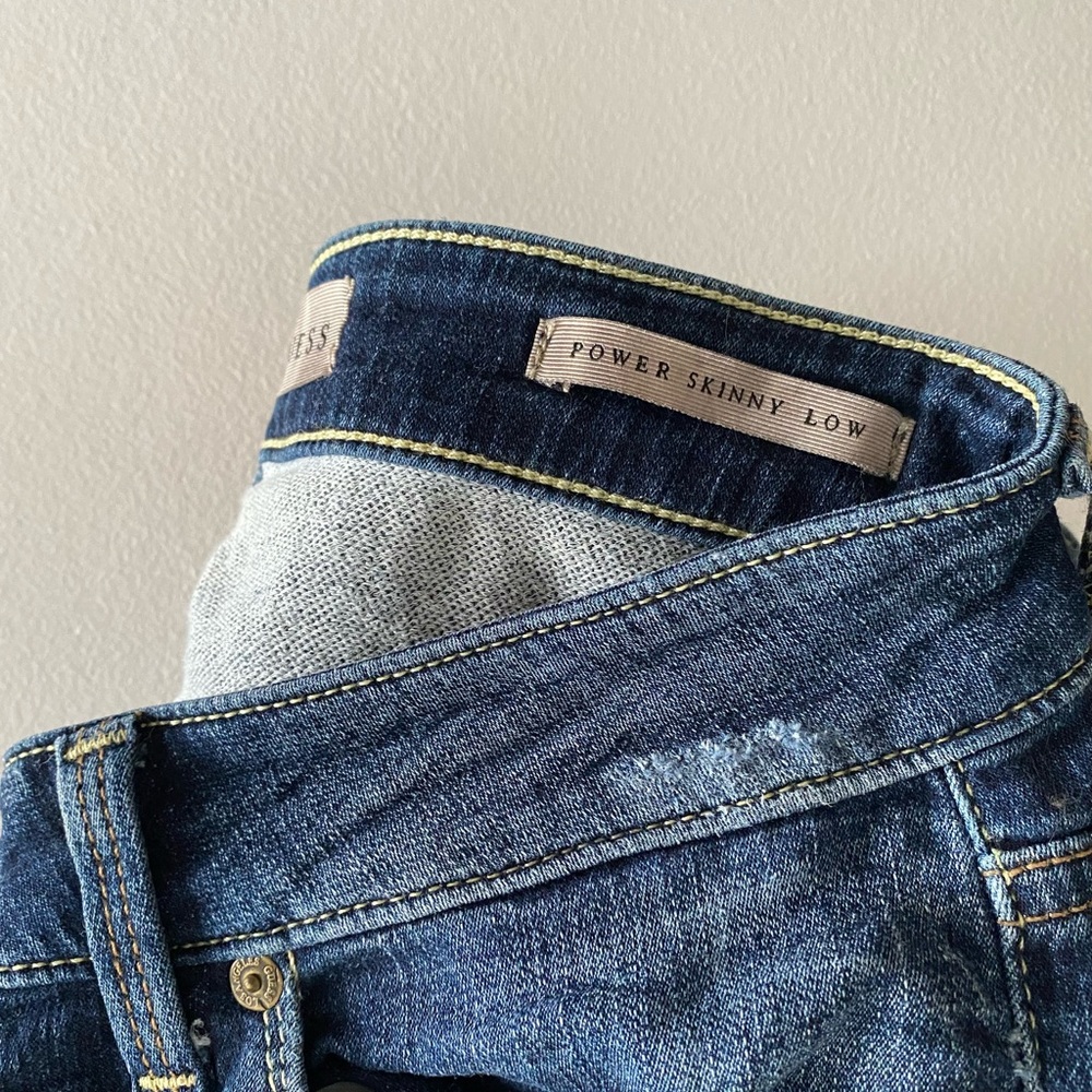Guess Power Skinny low cut distressed jeans